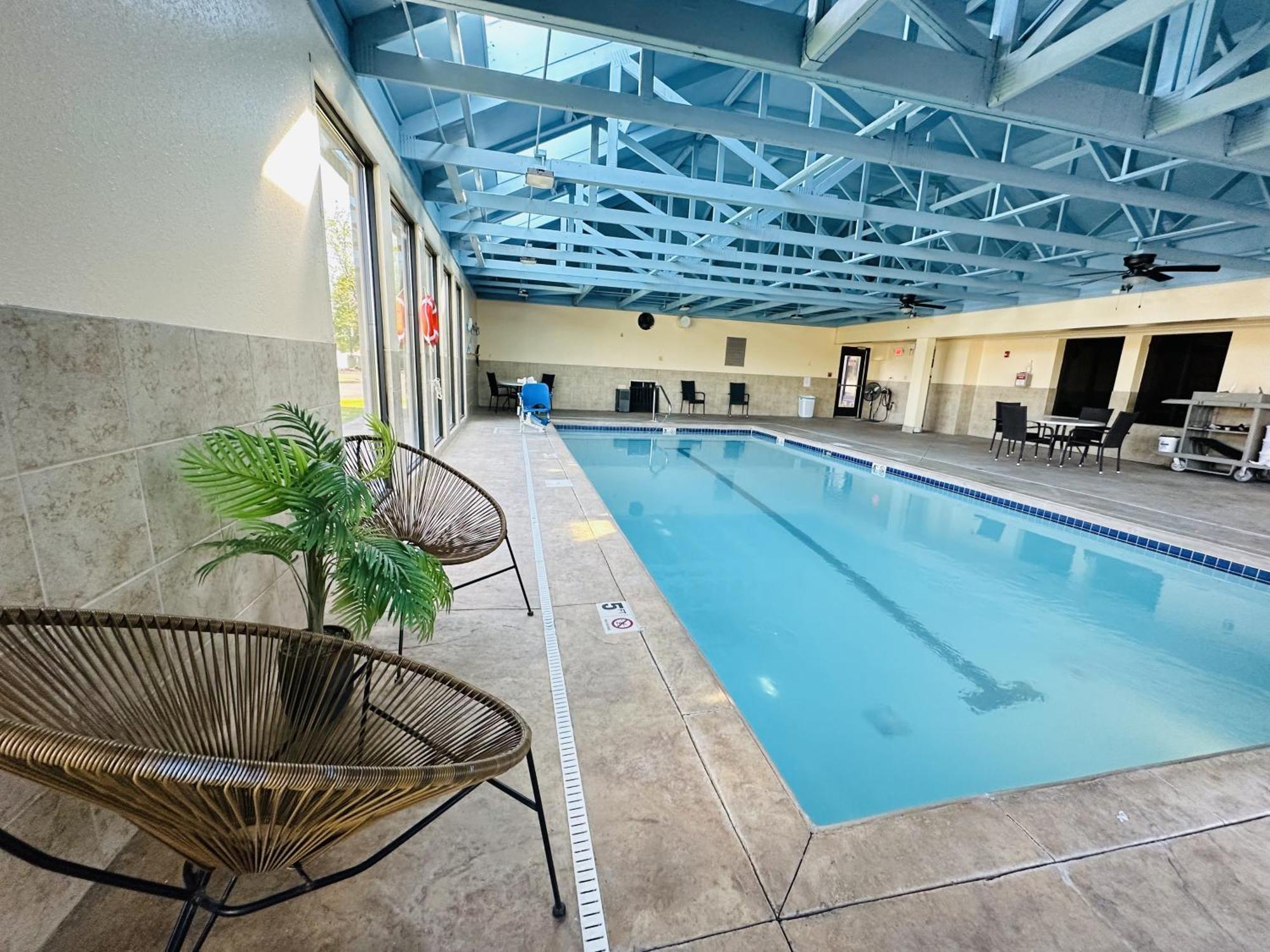 Country Inn & Suites By Radisson, Canton Near Hall Of Fame North Canton Exterior foto