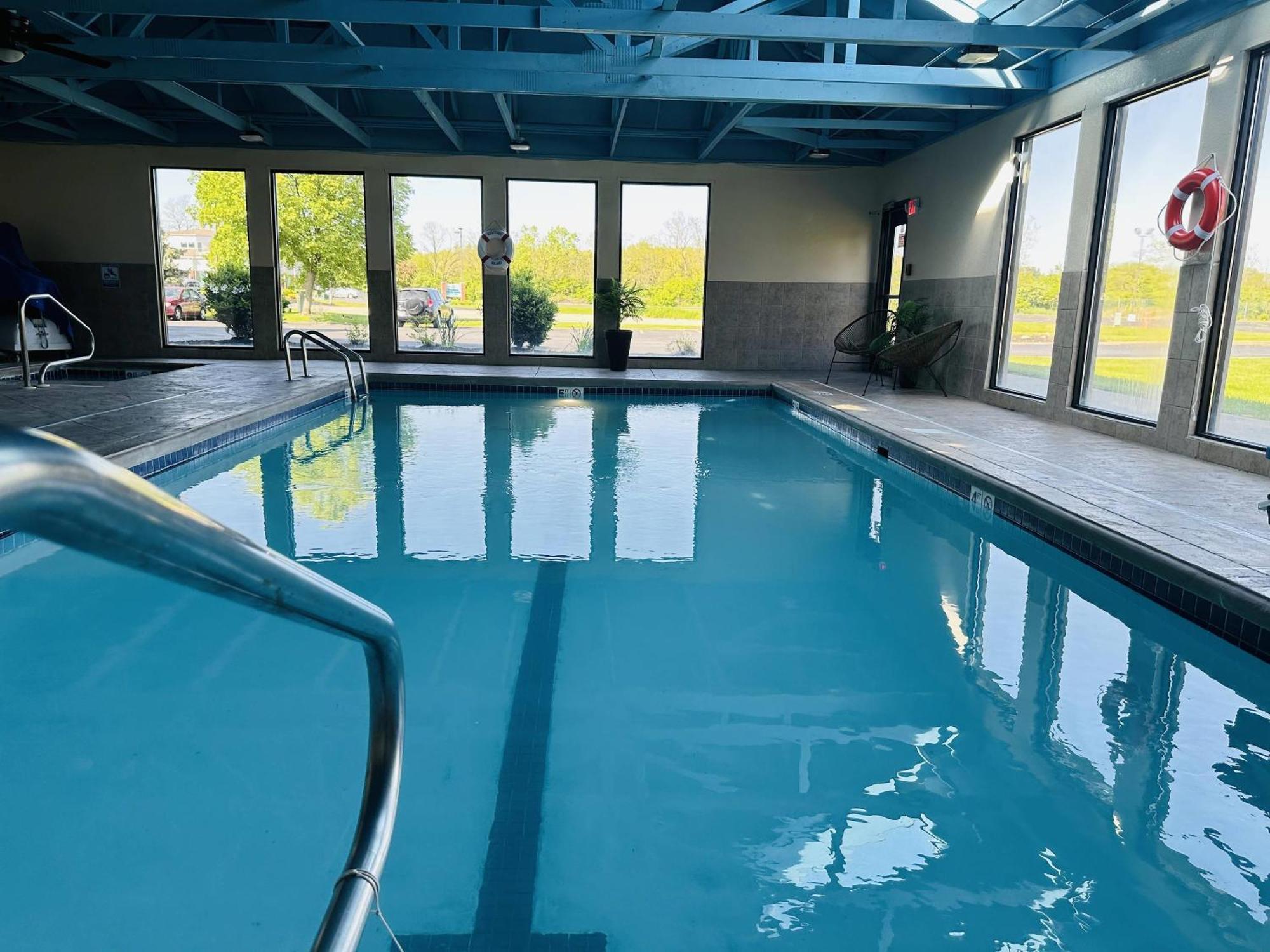 Country Inn & Suites By Radisson, Canton Near Hall Of Fame North Canton Exterior foto